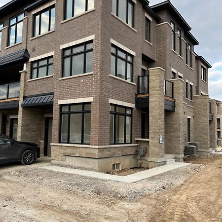 Luxury Brand New Townhouse In Milton Ontario Apartment Exterior photo